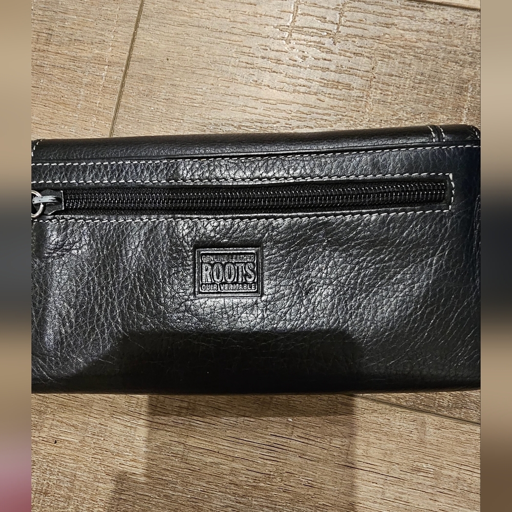 Roots BEAUTIFUL Genuine Leather Wallet - Picture 2 of 10